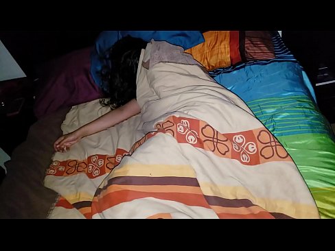 ❤️ Stesønn skjelter ut sin unge stemor mens hun sover. ❤ Analvideo hos oss ️❤